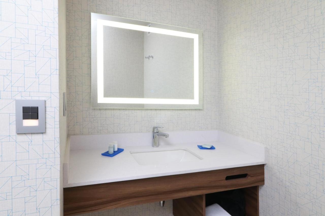 Holiday Inn Express - Monterrey - Fundidora By Ihg Bagian luar foto
