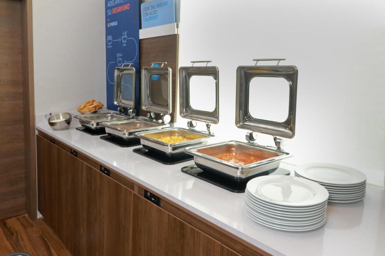 Holiday Inn Express - Monterrey - Fundidora By Ihg Bagian luar foto