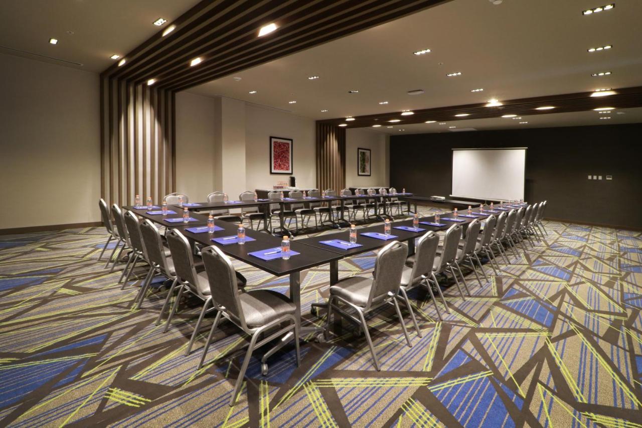 Holiday Inn Express - Monterrey - Fundidora By Ihg Bagian luar foto
