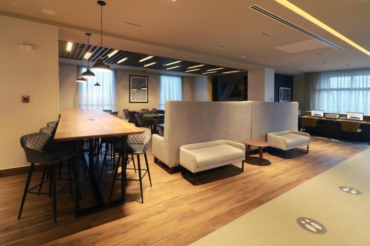 Holiday Inn Express - Monterrey - Fundidora By Ihg Bagian luar foto