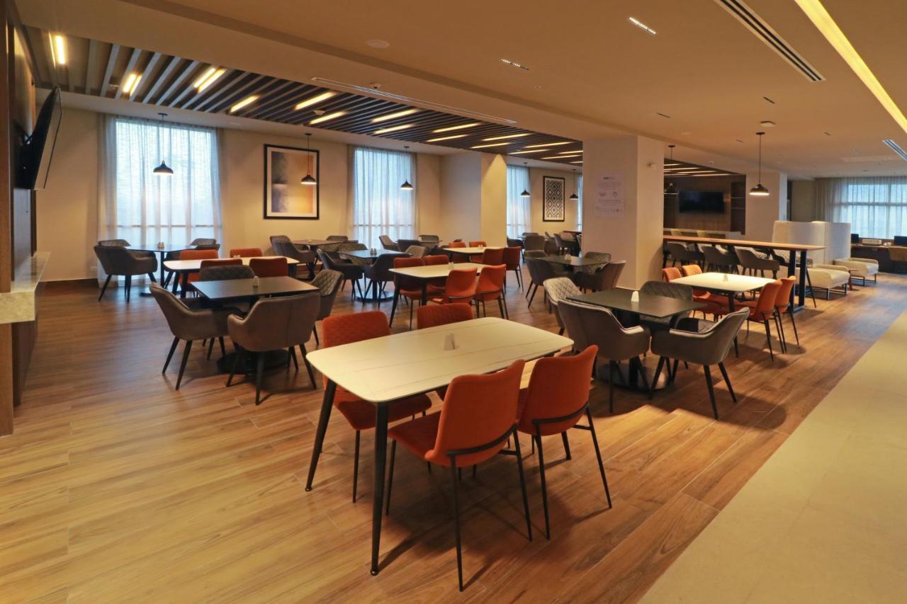 Holiday Inn Express - Monterrey - Fundidora By Ihg Bagian luar foto