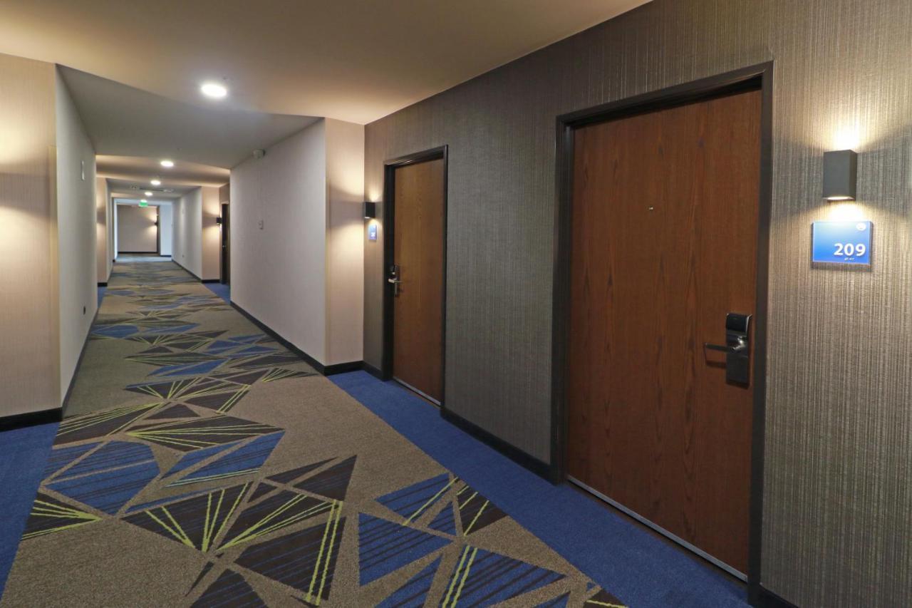 Holiday Inn Express - Monterrey - Fundidora By Ihg Bagian luar foto