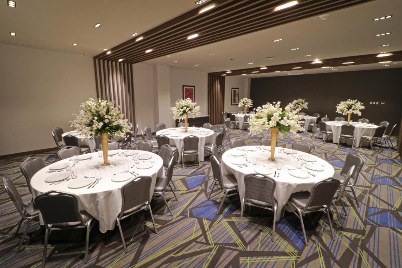 Holiday Inn Express - Monterrey - Fundidora By Ihg Bagian luar foto