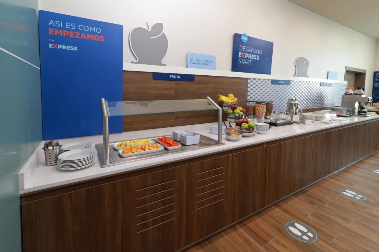 Holiday Inn Express - Monterrey - Fundidora By Ihg Bagian luar foto