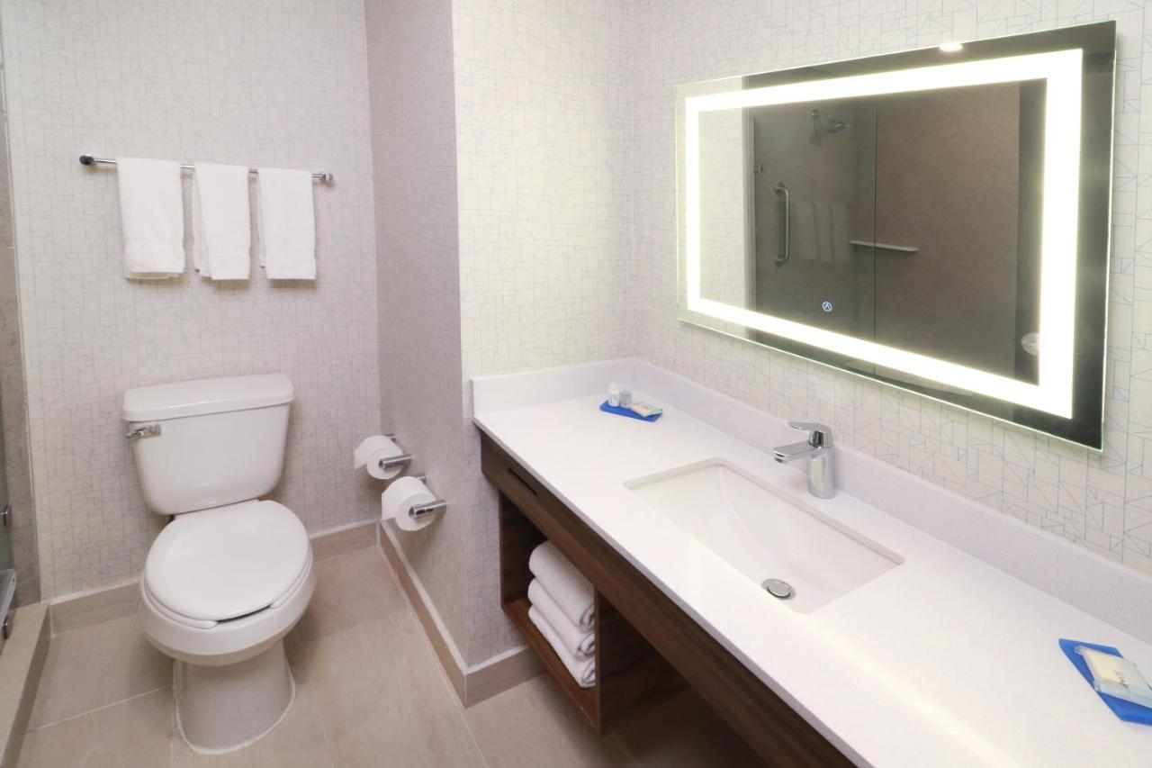 Holiday Inn Express - Monterrey - Fundidora By Ihg Bagian luar foto