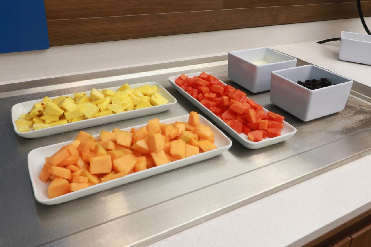 Holiday Inn Express - Monterrey - Fundidora By Ihg Bagian luar foto
