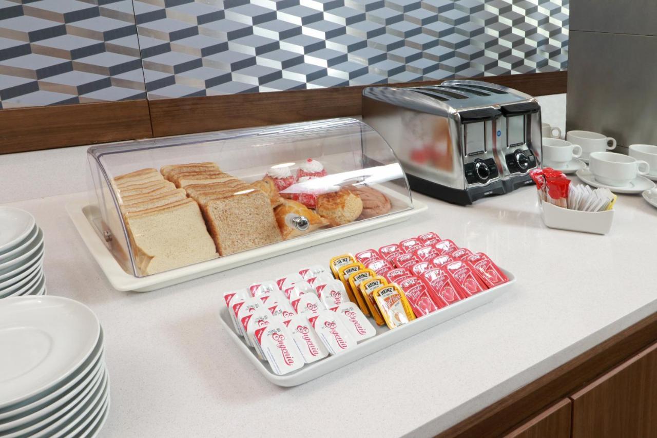 Holiday Inn Express - Monterrey - Fundidora By Ihg Bagian luar foto